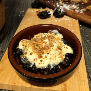 Prune umplute cu nucă